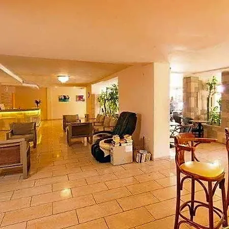 Carina Otel